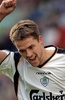 サッカー元イングランド代表のマイケル・オーウェン（Michael Owen）が19日、12-13シーズン限りで現役引退することを表明した。

イングランド・プレミアリーグ、チャールトン・アスレチック（Charlton Athletic）戦で得点を挙げ歓喜するリバプール（Liverpool FC）のマイケル・オーウェン（2001年10月27日撮影）。(c)AFP/Odd ANDERSEN