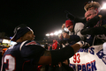 ファンと共に優勝の喜びを分かち合うペイトリオッツのリチャード・シーモア（%%Richard Seymour%%）。(c)AFP/Getty Images/Chris McGrath