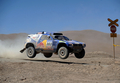 ダカールラリー2010（%%Dakar Rally 2010%%）第7ステージ（イキケからアントファガスタ、競技区間600キロメートル（総距離641キロメートル））。5時間45分50秒を記録し、四輪部門で3位に入ったフォルクスワーゲン（%%Volkswagen%%）のカルロス・サインツ（%%Carlos Sainz%%）。（2010年1月8日撮影）(c)AFP/GABRIEL BOUYS