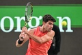 男子テニス、上海マスターズ、シングルス3回戦。リターンを打つカルロス・アルカラス（2024年10月6日撮影）。(c)Hector RETAMAL/ AFP