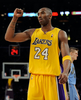 08-09NBA西カンファレンスプレーオフ1回戦、ロサンゼルス・レイカーズ（%%Los Angeles Lakers%%）対ユタ・ジャズ（%%Utah Jazz%%）第5戦。試合はレイカーズが107-96で勝利し、通算戦績を4勝1敗として同準決勝に進んだ。レイカーズは、コービー・ブライアント（%%Kobe Bryant%%）が両チーム最多の31得点を奪って勝利し、5戦目でジャズとのプレーオフ1回戦を制した。写真はバスケットカウント得てガッツポーズを見せるレイカーズのコービー・ブライアント。（2009年4月27日撮影）(c)AFP/Getty Images/Kevork Djansezian