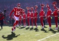 19NFL、AFC決勝、カンザスシティ・チーフス対テネシー・タイタンズ。試合開始を前にフィールドに入るカンザスシティ・チーフスのパトリック・マホームズ（2020年1月19日撮影）。(c)Tom Pennington/Getty Images/AFP
