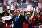 トランプ氏、免税軽油の公道使用認める大統領令 中間選挙控え燃料高に対応