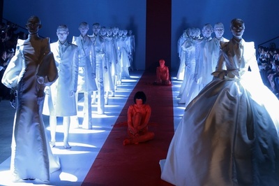 中国ファッションウィーク開催、地元デザイナーらが新作