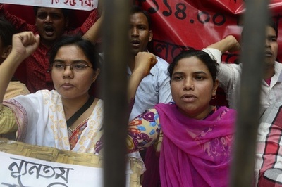 バングラデシュ、衣料産業労働者の最低賃金76％引き上げへ