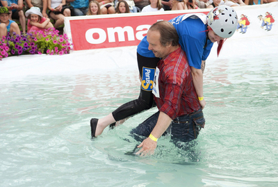 フィンランドの「奥さま運び世界大会」