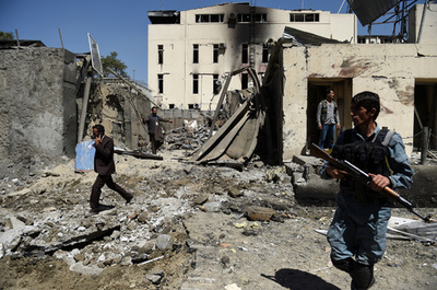 アフガン首都で再びタリバン襲撃、慈善団体の施設が被害