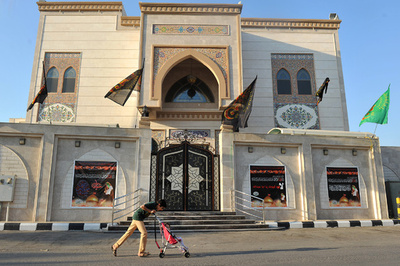 サウジのシーア派モスクで爆発、死傷者多数か