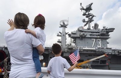 米原子力空母ジョージ・ワシントンが離日、横須賀