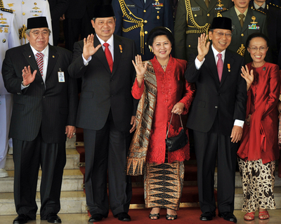 ユドヨノ大統領が2期目の宣誓式、インドネシア