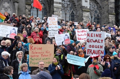 ケルン暴行事件の被害届500件超す、4割が性犯罪 計画的犯行か