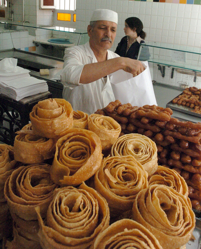 買い物客でにぎわうチュニスの市場