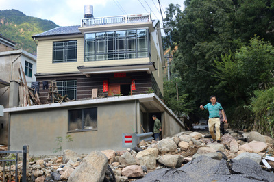 隣家の屋根修理中に転落、脳死に 父親が臓器提供に同意