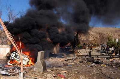 外国人利用のホテル前で爆発、8人死亡 カブール