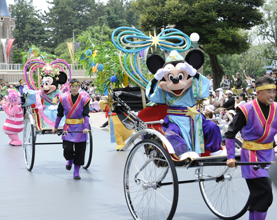 ミッキーとミニーが彦星と織姫に、東京ディズニーランドの七夕イベント