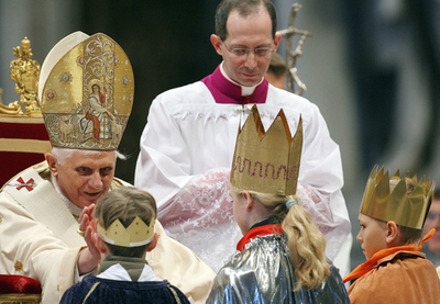 「家族こそ平和への道開く」、ローマ法王が新年のミサ