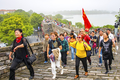 中国で相次ぐ高齢者を狙った詐欺の手口は？ 情報格差や孤立感につけ込む