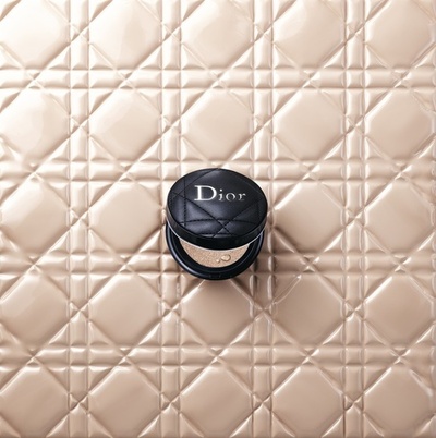 「ディオール」夏でも24時間、美しさと心地よさが続く新クッションファンデ