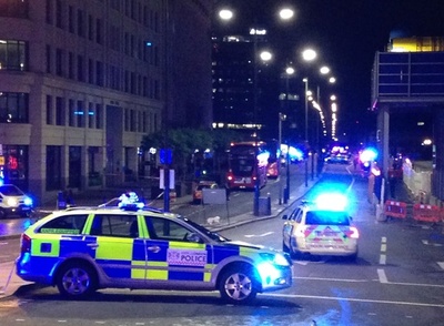 英ロンドンで襲撃事件、警察が「テロ」と宣言 6人死亡、襲撃犯3人を射殺