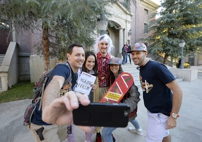 『バック・トゥ・ザ・フューチャー』の未来が来た！喜びに沸くファンたち