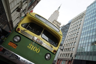 気分は50年代、ホリデーシーズンにビンテージ車両運行 NY