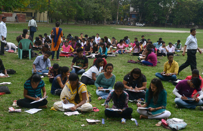 州内トップの成績収めた女子生徒ら、カンニングの疑いで逮捕 印