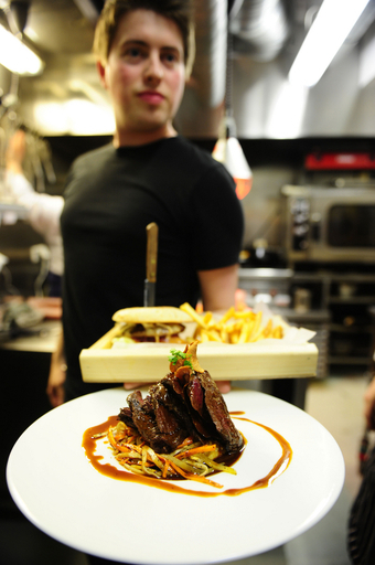 臭いは世界一？サメ肉を発酵させたアイスランドの伝統料理