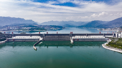 三峡ダムが貯水目標達成 長江流域制御性ダム群の貯水量が初めて1000億立方メートル突破