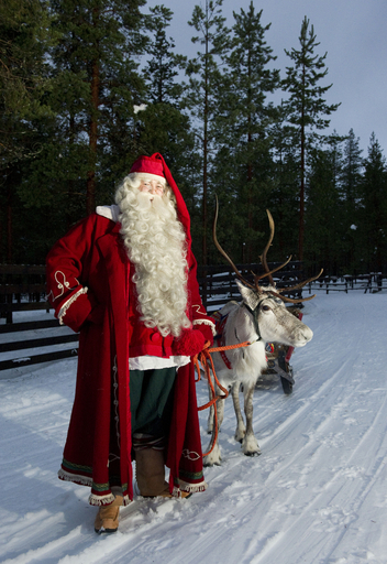 大人も子どももサンタさんに夢中、フィンランド