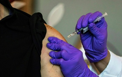 停滞するコロナワクチン接種、投与量見極める研究も