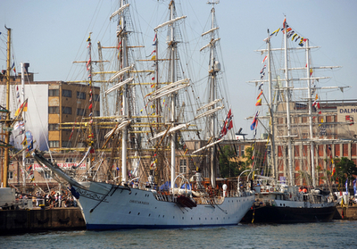 世界最大級の大型帆船、バルト海に集結