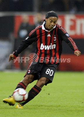 ミラン ロナウジーニョの活躍でローマに逆転勝利 写真17枚 ファッション ニュースならmode Press Powered By Afpbb News