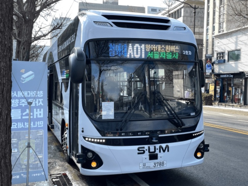 市内バスと同じ規格の大型電気自動運転バス(c)KOREA WAVE