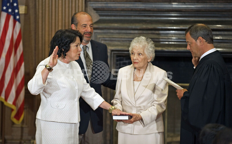 ソトマイヨール氏、最高裁判事に就任 初のヒスパニック系