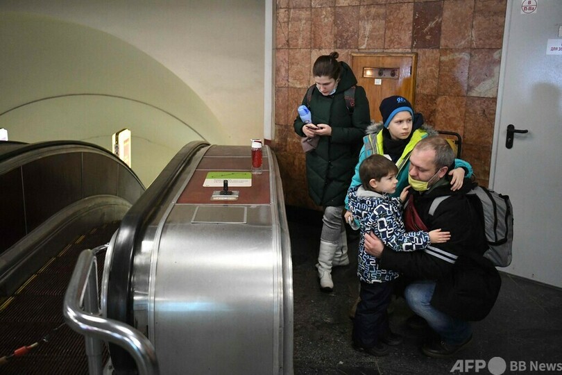 ウクライナ全土に戒厳令 首都では空襲警報