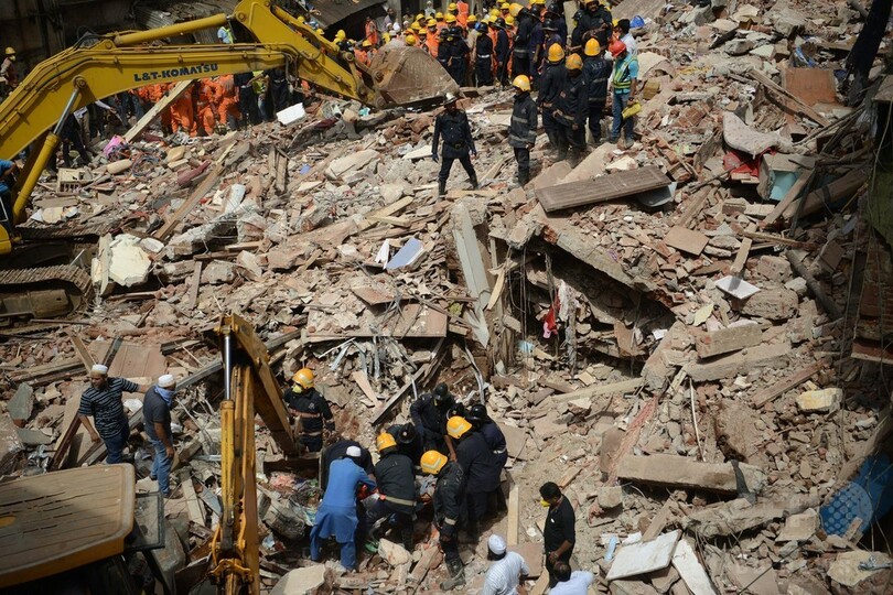 インドの建物倒壊事故、死者33人に 救助活動続く