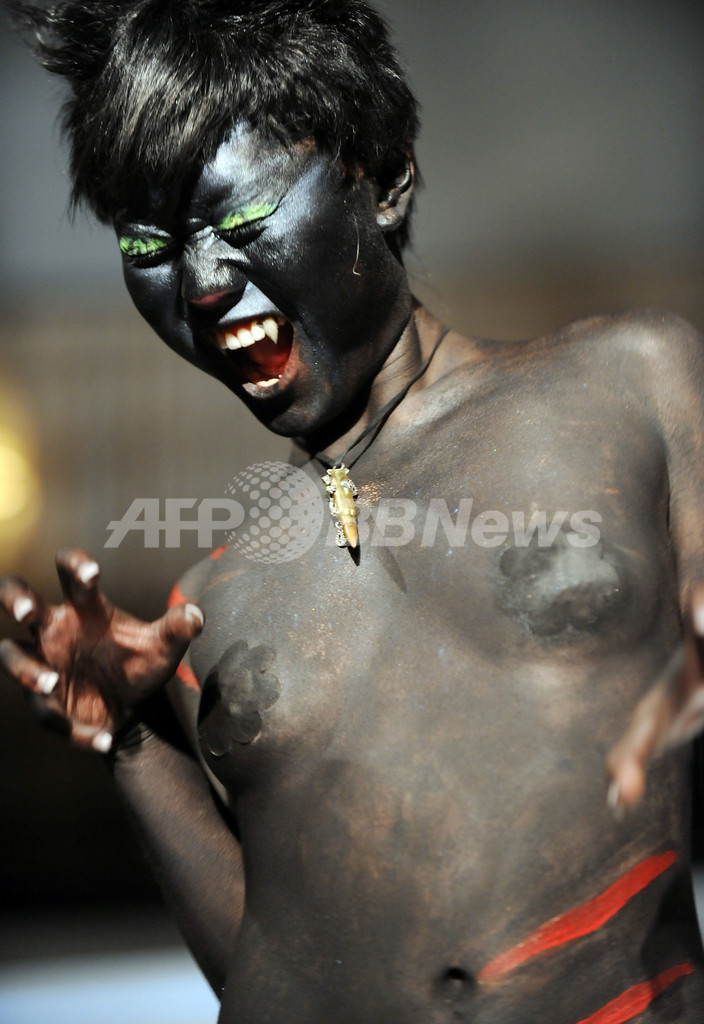 体にお化粧 LAでボディーペインティングのショー