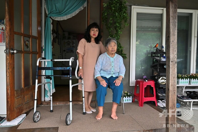 韓国の模範的「孝行娘」 義理家族の世話をする外国人女性