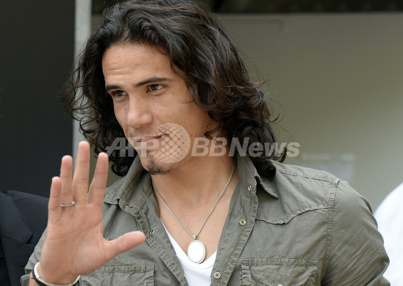 カヴァーニがパリ入り、PSGと契約へ