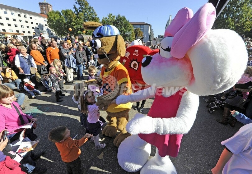 ゆるキャラ大集合？マスコット166種でギネス更新