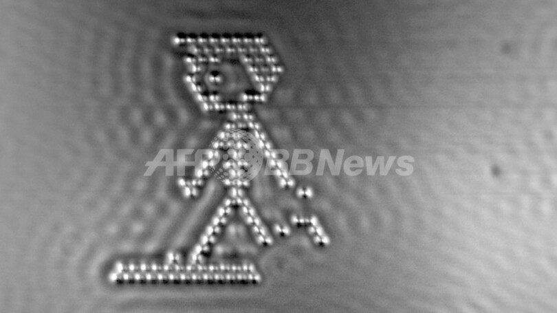 原子を使い描いた「世界一小さな映画」、米IBMが公開