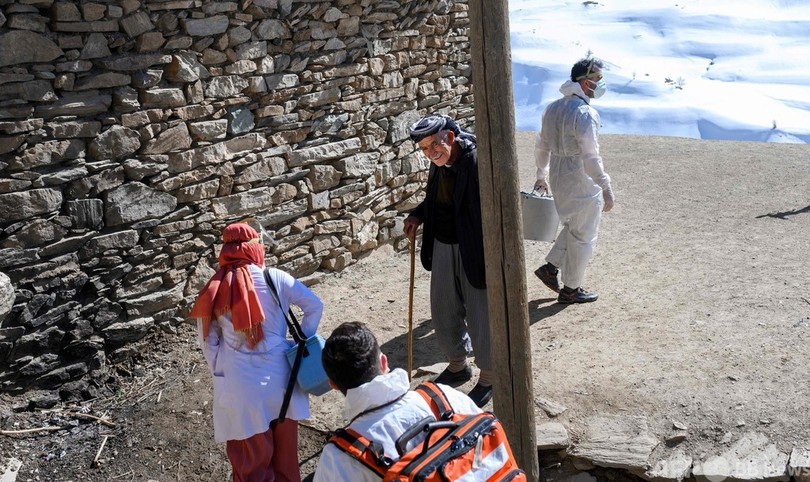 雪山とワクチン恐怖…トルコの医師に立ちはだかる壁