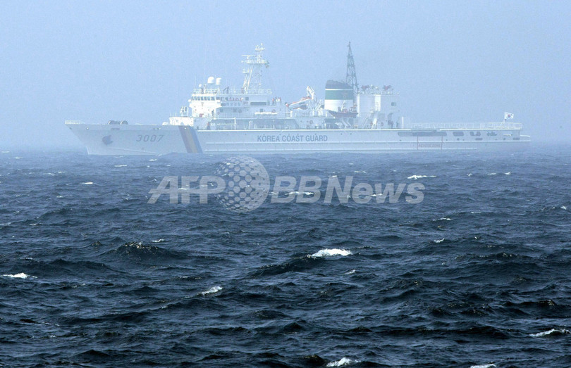 韓国警備艇と中国漁船の衝突、依然1人不明 韓国警備艇と中国漁船の衝突、依然1人不明
