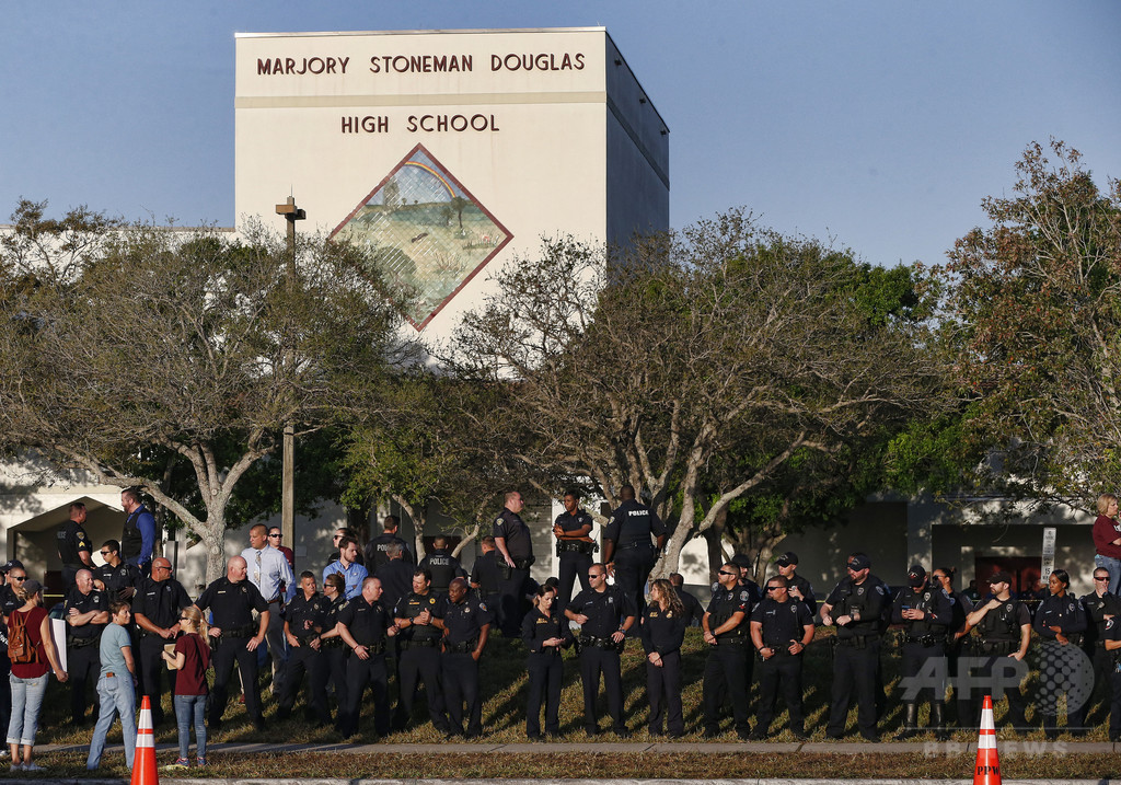 「学校職員の武装化」認める州法成立、米フロリダ州 「学校職員の武装化」認める州法成立、米フロリダ州