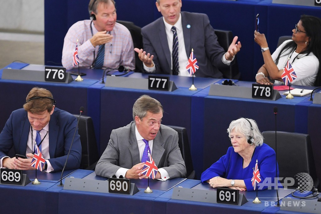 国際ニュース：AFPBB News英ブレグジット党議員ら、 欧州議会で「欧州の歌」演奏に背を向ける