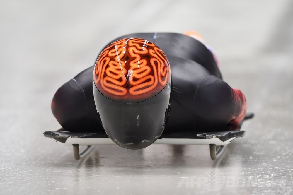奇抜すぎるヘルメット カナダ スケルトン選手 写真3枚 国際ニュース Afpbb News