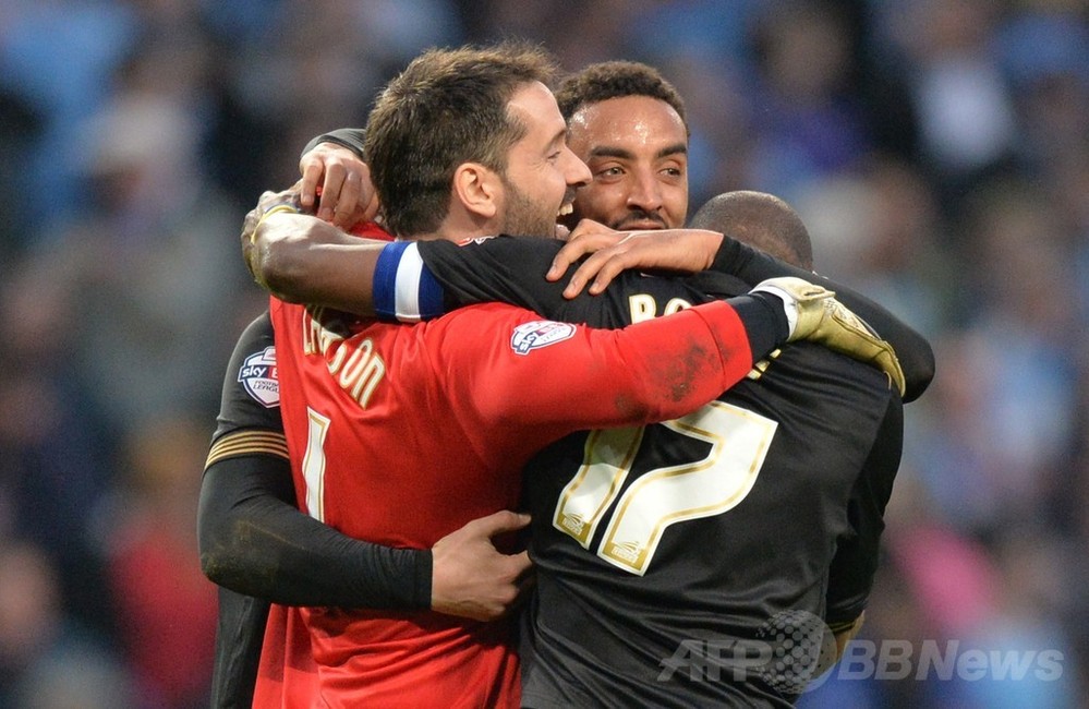 2013 FAカップファイナル　フラッグ　マンチェスターシティvsウィガン シティがFA杯準々決勝敗退、2季連続でウィガンに敗れる 写真15枚