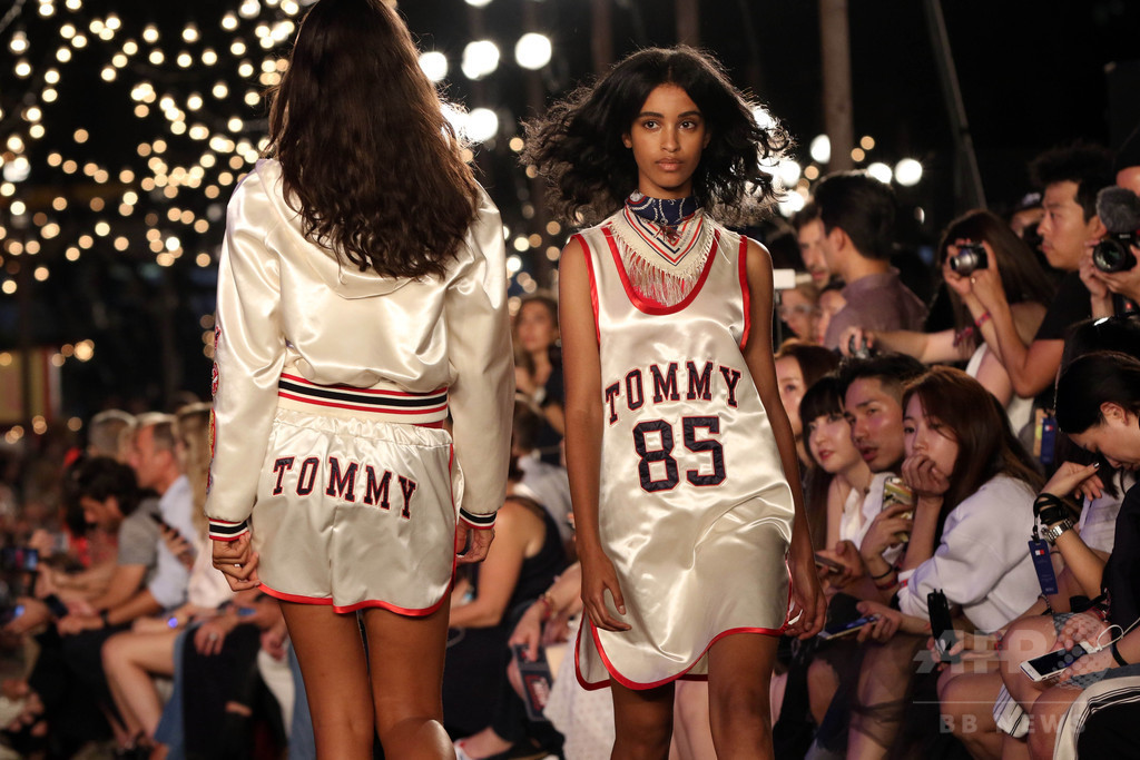 「トミー ヒルフィガー」17年春夏