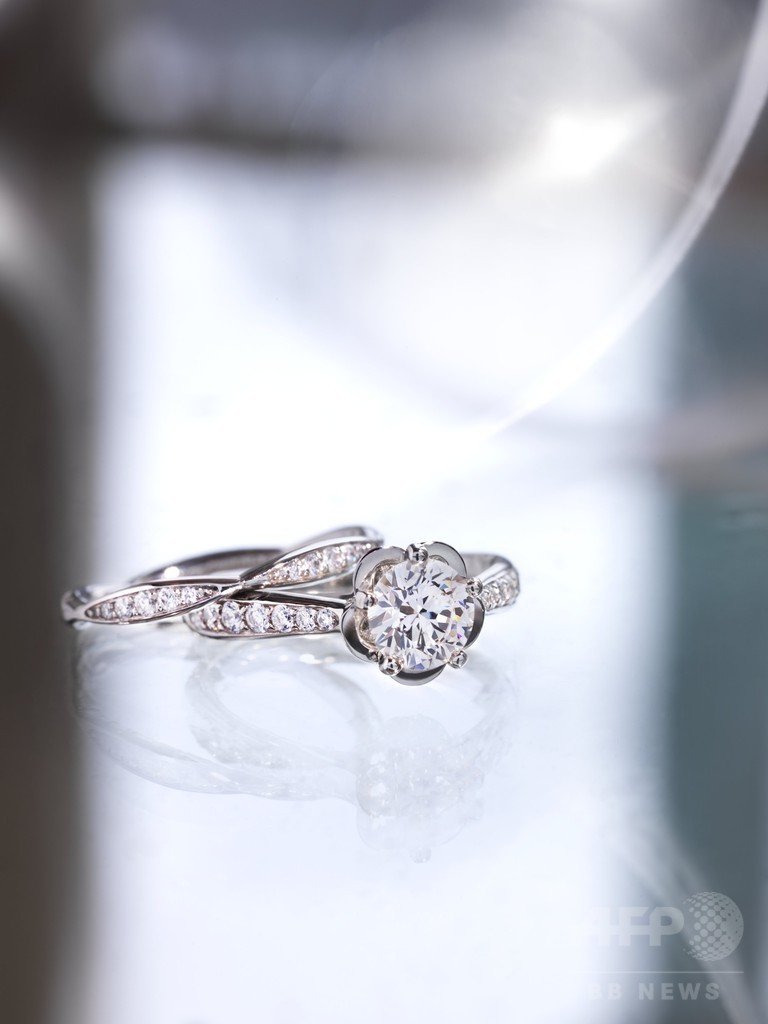 「シャネル」ブライダルフェア開催、手彫りのエングレービングサービスも