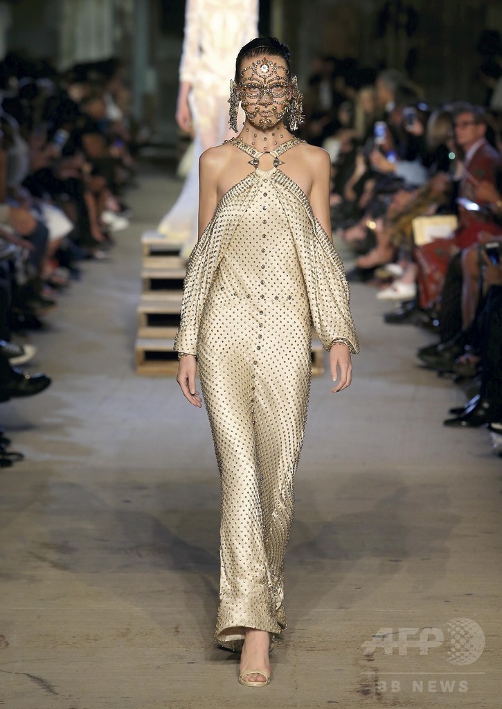 「ジバンシィ」16年春夏コレクション